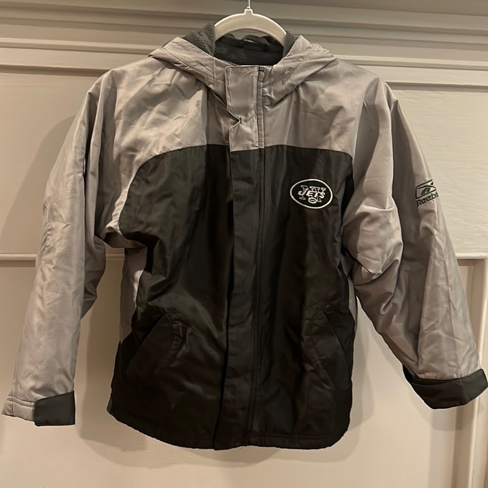 Boy’s JETS lightweight Winter Jacket. NO SIZE TAG. See measurements below.